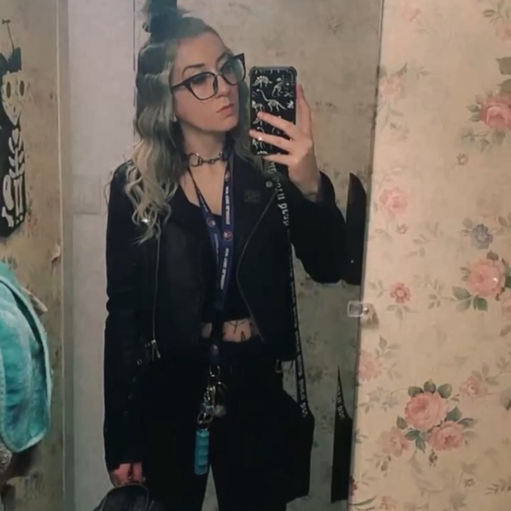 Meet your Posher, Courtney!